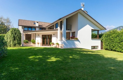 Delebio House | Stunning villa for 6 people with private pool, WIFI, TV, patio and pets allowed