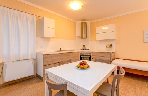 Gavardo Apartment | Stylish Apartment Lina in Agriturismo Colleincanto