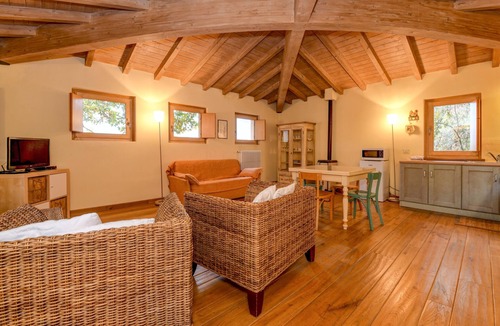 Gavardo Apartment | Stylish Apartment Torretta in Agriturismo Colleincanto