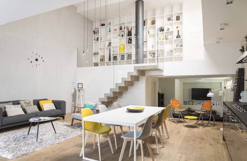 Ponte Seveso House | STYLISH CENTRAL LOFT WITH GARDEN: 3 BDR, 8 GUESTS