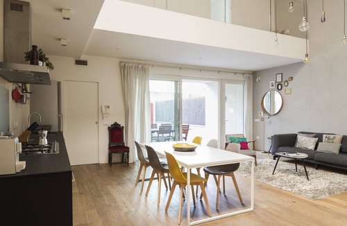 Ponte Seveso House | STYLISH CENTRAL LOFT WITH GARDEN: 3 BDR, 8 GUESTS