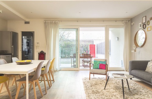 Ponte Seveso House | STYLISH CENTRAL LOFT WITH GARDEN: 3 BDR, 8 GUESTS