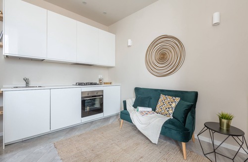 Casoretto Apartment | Stylish double bedroom flat in Lambrate Design District