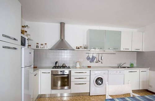 Campagnano di Roma Apartment | Stylish Lake Maggiore apartment with lake views