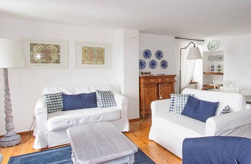 Campagnano di Roma Apartment | Stylish Lake Maggiore apartment with lake views
