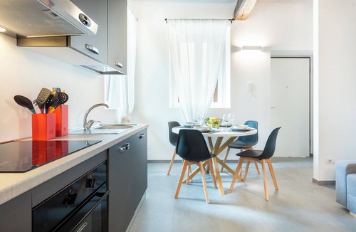 Carpenzago Apartment | Suite apartment on Naviglio Castel view