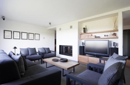 Como Apartment | SUITE & POOL-Como House-160 mt-Private Indoor Swimming Pool, heated all year-Private Covered Parking-Private Garden and terrace-Fully equipped Kitchen