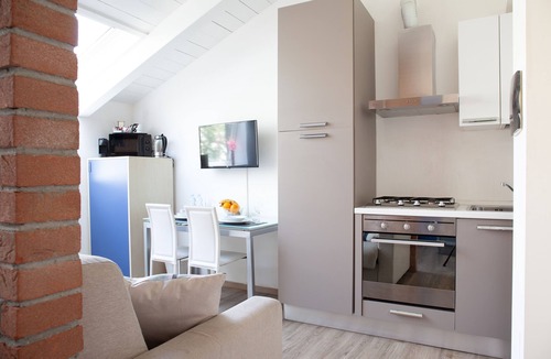 Simonetta Apartment | Sunshine Sunbeam