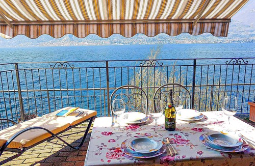 Lezzeno Apartment | Tastefully furnished 2-room apartment in direct sea location with pool and private beach