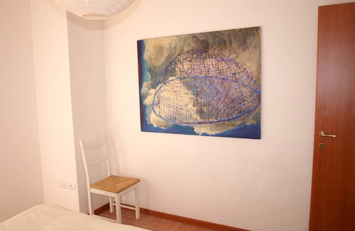 Sarangio Apartment | Tastefully furnished 2-room apartment with balcony and garage