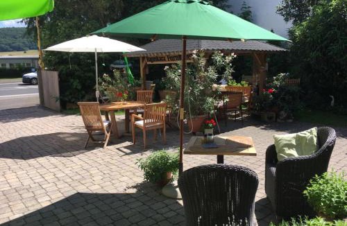 Eichelsdorf Bed & Breakfast | Tektona "Bed & Breakfast"