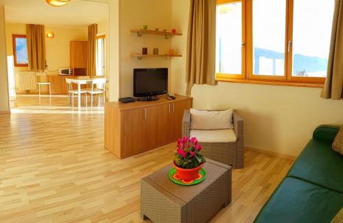 Campi Apartment | Teresa Campi Apartments Lake view by Gardadomusmea