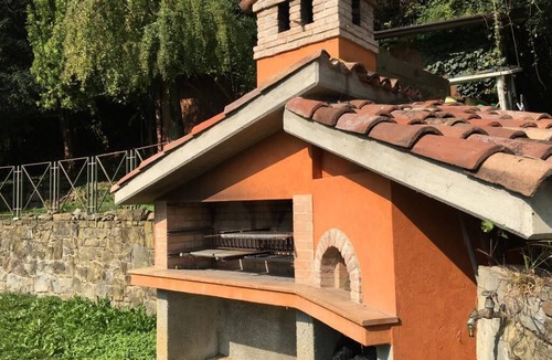 Bergamo House | .tGreen in the city exists: discover it at the Hedgehog Mansion with your furry.