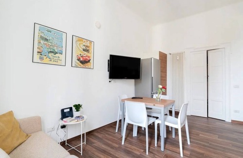 Zona Farini Apartment | The apartment is located a few steps from the picturesque area of Isola
