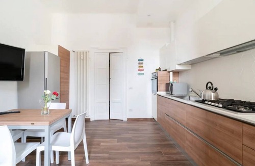 Zona Farini Apartment | The apartment is located a few steps from the picturesque area of Isola
