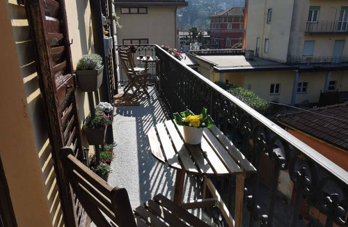 Laveno Apartment | The house on the harbor: Meltemi, a stone's throw from Lake Maggiore