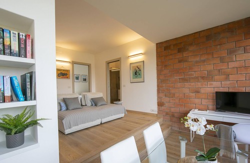 Cerro Apartment | The Stylish Flat 900m from Cerro Beach, Laveno Mombello, Italy
