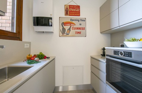 Cerro Apartment | The Stylish Flat 900m from Cerro Beach, Laveno Mombello, Italy