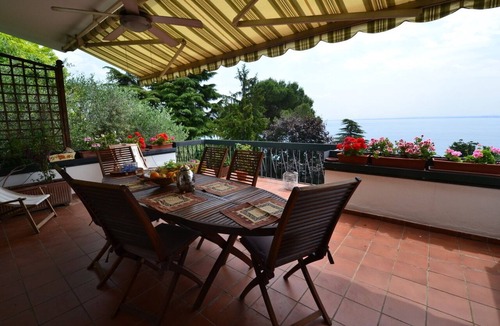 Padenghe sul Garda House | The terrace on the lake - Villa Claudia