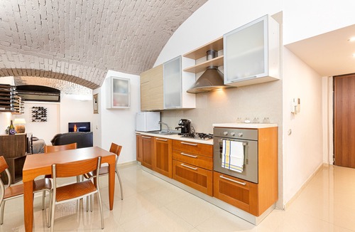 Isola Apartment | The wine cave Stylish 110sqm Flat, Strong WiFi, AC, Milan Central Station