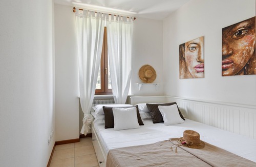 Roe Volciano Apartment | Three-room apartment 4 beds terraces garage wifi Lake Garda