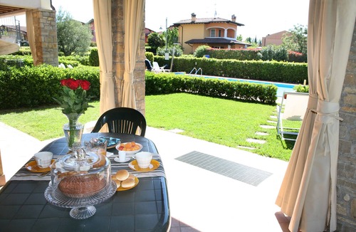 Moniga del Garda Apartment | Three-room Ground Floor Apartment