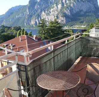 Malgrate Apartment | Top Floor Apartment 5 minutes walk to lake