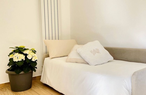 Monza Apartment | Two-room apartment with INDEPENDENT entrance and private OUTSIDE SPACE.