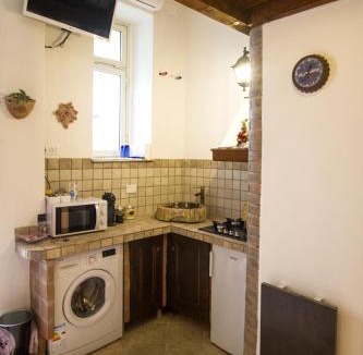 San Giovanni Apartment | Underground Rome's Room