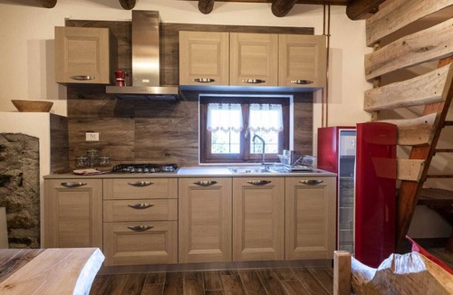 Castello dell'Acqua House | Vacation Home 'Ca' de l'Elmo' with Mountain View & Garden