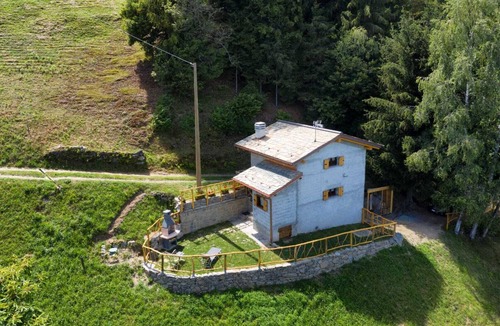 Castello dell'Acqua House | Vacation Home 'Ca' de l'Elmo' with Mountain View & Garden
