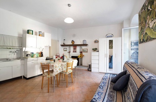 Argegno House | Vacation Home ‘Il Mulino di Marina - Lake Como’ with River View, Wi-Fi and Balconies