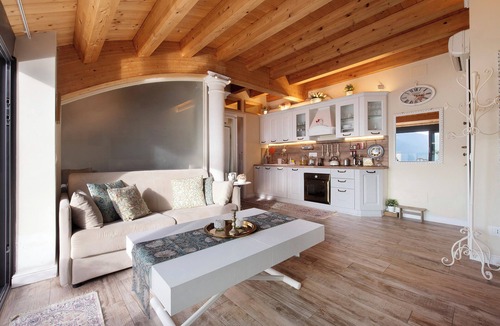 Perledo House | Vacation Home "Summer and Winter" with Lake View, Private Heated Indoor Pool & Wi-Fi