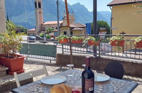 Riva di Solto Apartment | very nice apartment with equipped patio overlooking the lake