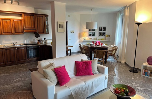 San Mamete Apartment | View to the lake, sun terrace, Mediterranean garden, cosy flat