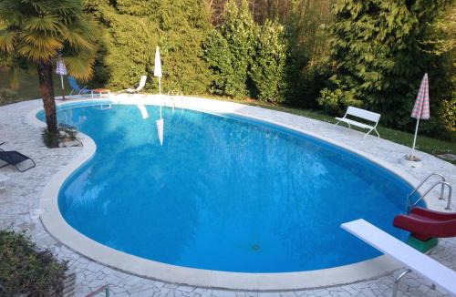 Porto Valtravaglia Apartment | Villa Anna