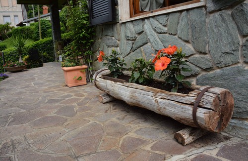 Viadanica Apartment | Villa Carla: Oasi di Relax tra Montagne e Lago, con Ampi Spazi e Giardino