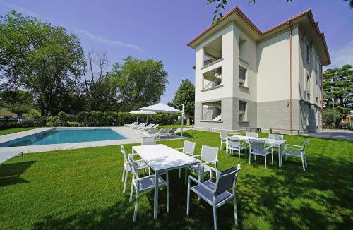 Rivoltella Apartment | Villa Caterina Apartments by Wonderful Italy