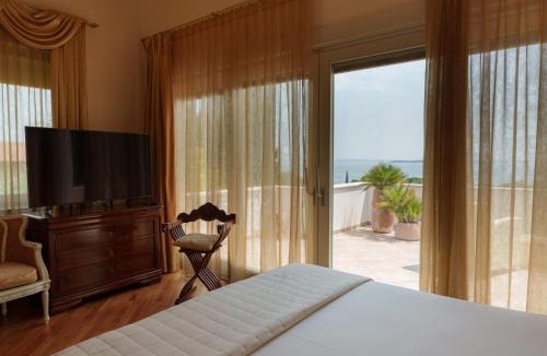 Moniga del Garda Villa | VILLA ELENA
