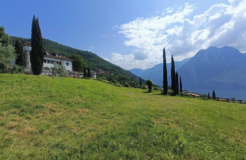 Riva di Solto Villa | Villa Hélène Apt1
