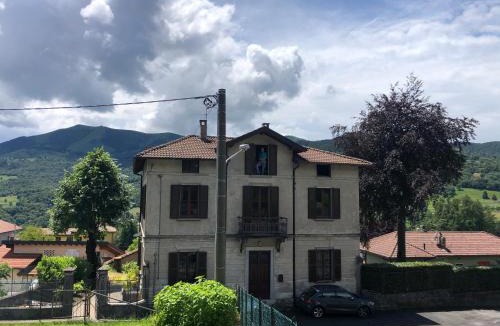 Centro Valle Intelvi Bed & Breakfast | Villa il Maiale Bianco Bed & Breakfast