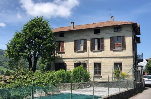 Centro Valle Intelvi Bed & Breakfast | Villa il Maiale Bianco Bed & Breakfast