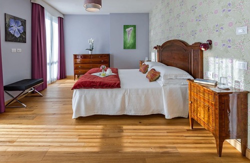 Naggio Villa | Villa in Calozzo with 7 bedrooms sleeps 14