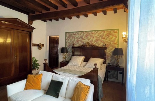 Borgo San Giacomo Bed & Breakfast | Villa la Canonica B&B with double room and private bathroom