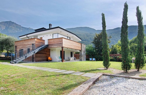 Colico Villa | Villa 'La Del Lago' with Wi-Fi and Air Conditioning