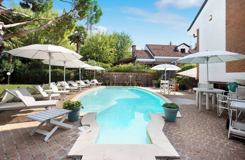 Peschiera Borromeo Villa | "Villa La Palmetta" with Pool, Terrace & Wi-Fi