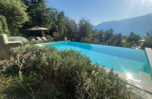 Arias House | Villa Mare di Luci – Stunning Lake Views & Private Saltwater Pool