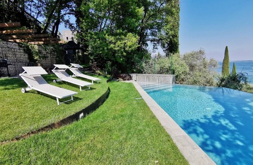 Padenghe sul Garda Villa | VILLA MICHELLE - Amazing view- Pool- Beach front