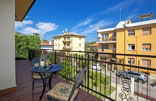 Desenzano del Garda Apartment | Villa Mimosa - Appartamento 2, Desenzano Del Garda, Italy