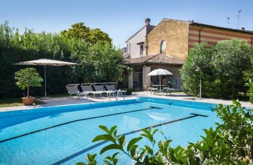 Volta Mantovana Villa | Villa Oleandra with Pool up to 12 People